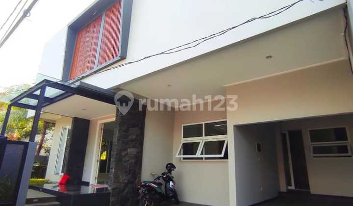 Rumah Shm Di Bintaro, Hoek, Siap Huni