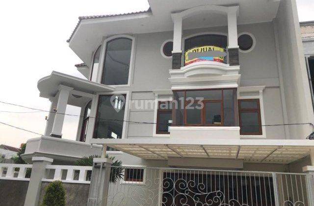 Rumah di Pondok Indah 2 Lantai SHM Bagus 2