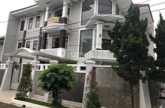 Rumah di Pondok Indah 2 Lantai SHM Bagus 1