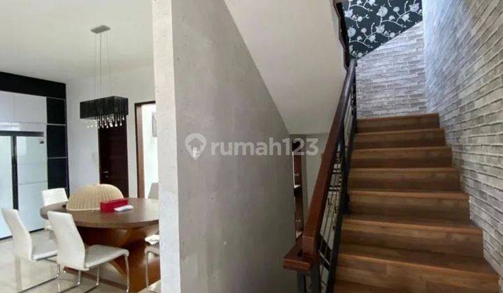 Rumah 3 Lantai SHM Bagus, siap huni 2