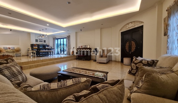 Rumah Mewah Bergaya Classic Moderen Eropa 2