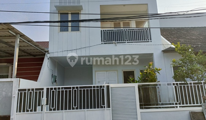 Bebas Banjir, Rumah, 2 Lantai, SHM, Dekat Universitas, bisa KPR,