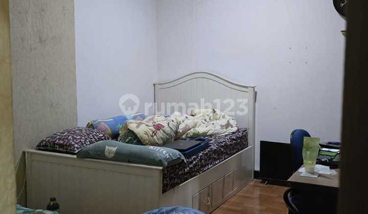 Nice House with SHM in Graha Raya 2