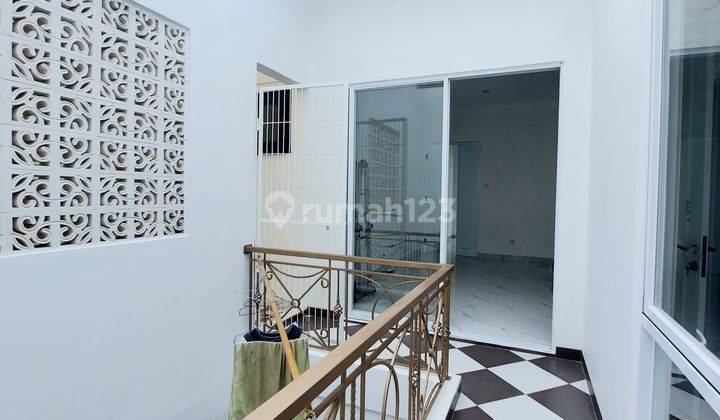 Rumah, 2 Lantai, Shm, Bagus, Siap Huni, Strategis 2