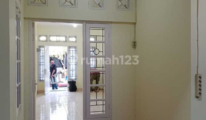 Rumah Bagus SHM di Graha Raya, Lokasi Premium 2