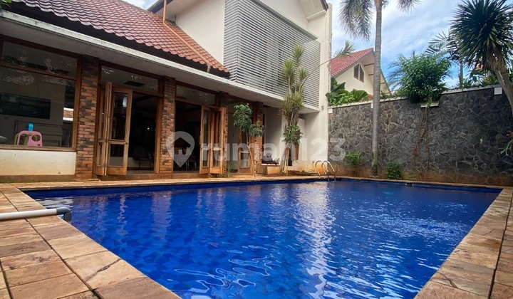 Nice House with SHM in Kemang