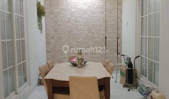 Disewakan Rumah Cantik GRAHA RAYA Rumah Semi Furnished Sudah Renovasi Di Anggrek Loka, Graha Raya 2