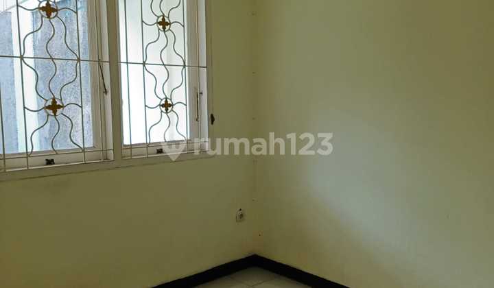 Rumah Kontrakan Bagus Semi Furnished Jelupang, Tangerang 2
