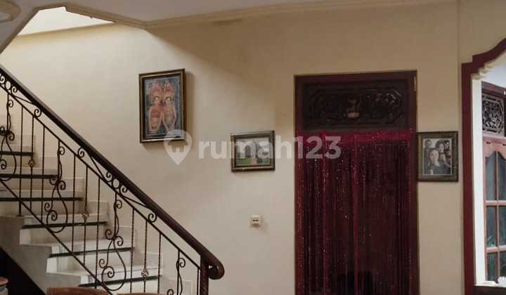 Rumah dengan Kamar Banyak Rumah dengan Kamar Banyak