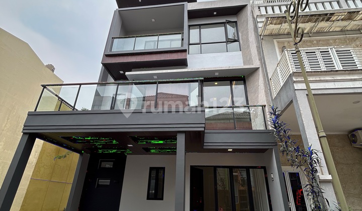 New 3-Story Ready-to-Occupy House for Sale in Atlanta Cluster, Gading Serpong New 3-Story Ready-to-Occupy House for Sale in Atlanta Cluster, Gading Serpong