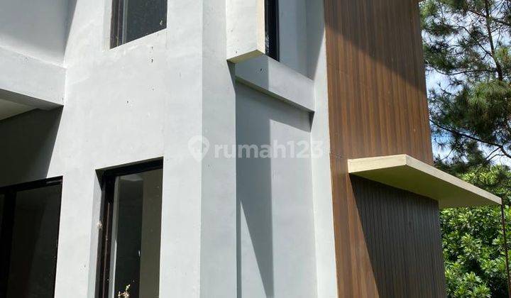 Dijual Rumah 3 Lantai Baru di Dago Resort, Bandung 1