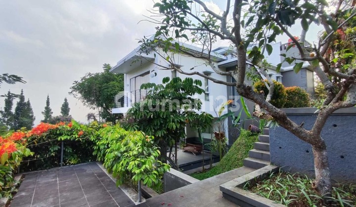 Land and Luxury Villa for Sale in Dago Giri, Bandung Land and Luxury Villa for Sale in Dago Giri, Bandung