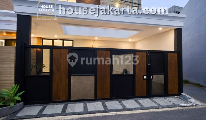 For Sale Hot Deal Brand New Luxury House Radio Dalam Kebayoran Baru. Wide Road. Flood-Free. 2