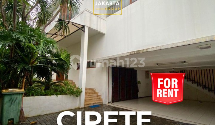 Rumah Mewah Lokasi Tenang Dekat Stasiun MRT Rumah Mewah Lokasi Tenang Dekat Stasiun MRT