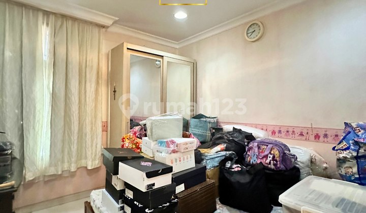RUMAH 2 LANTAI SIAP HUNI HADAP SELATAN DEKAT THAMRIN 2