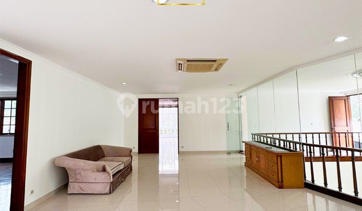 rumah mewah cocok untuk kedutaan lokasi Dekat Taman Lembang 2