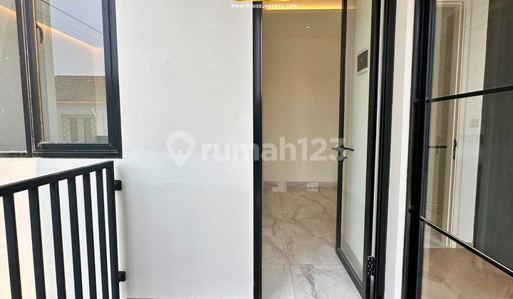 RUMAH 2 LANTAI BRAND NEW  SIAP HUNI LOKASI KALIDERES