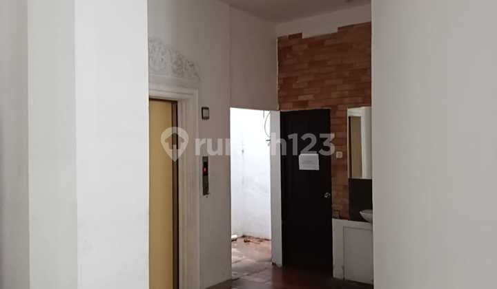 4.5-Story Shophouse in Radio Dalam, Kebayoran Baru Prime Location, Strategic, Suitable for Office, Cafe, Restaurant, Bank, etc. 2