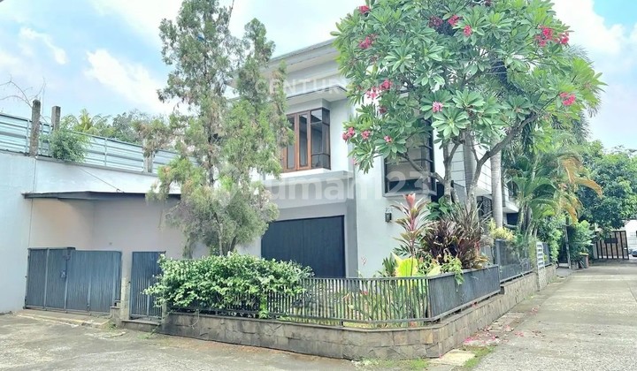 Hook House for Sale Facing North in Lebak Bulus, South Jakarta Fm14566