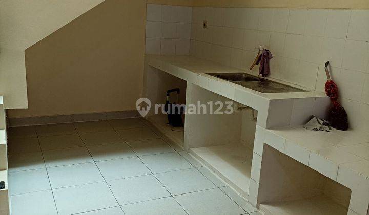 Disewakan Rumah Ruko Posisi Strategis di Jalan Raya Kelapa Gading 2