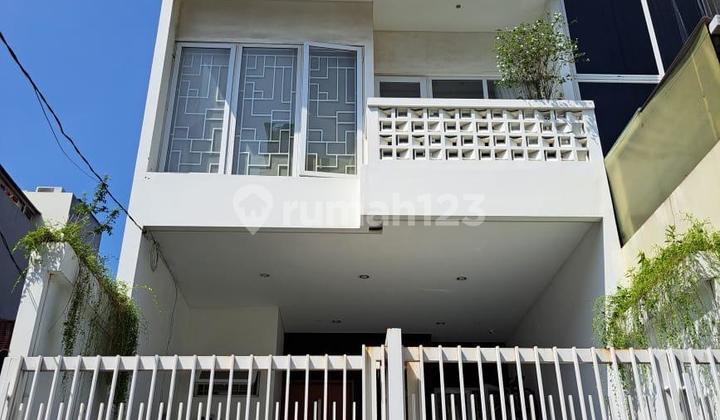 Dijual cepat rumah siap huni premium semi furnished di Kelapa Gading 2