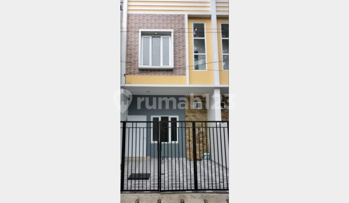 Minimalist house for sale, ready to occupy, close to Kelapa Gading Mall. Minimalist house for sale, ready to occupy, close to Kelapa Gading Mall.