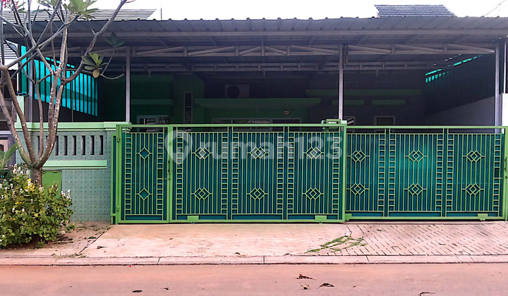 Spacious house for sale in a complex in Cibubur Spacious house for sale in a complex in Cibubur