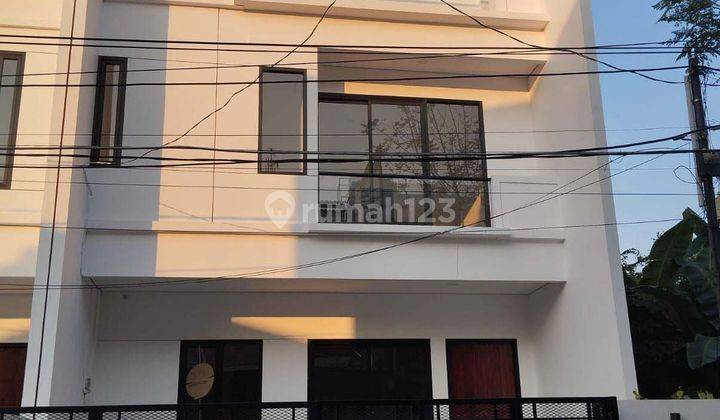 Rumah Minimalis Modern Baru 3 Lantai di Sunter Agung 1