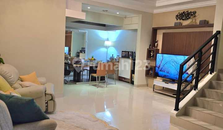For Sale: Modern 3-Story House in Janur Elok, Kelapa Gading For Sale: Modern 3-Story House in Janur Elok, Kelapa Gading