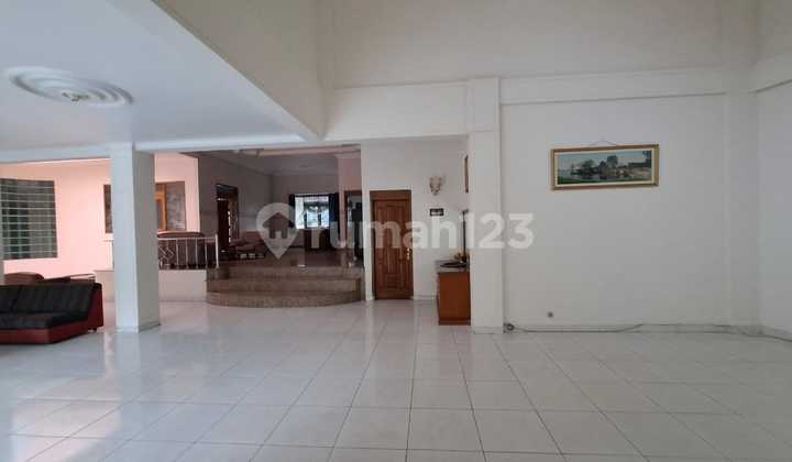 Ready-to-Occupy House for Rent, Strategically Located on Pasteur Main Road, Bandung. 2
