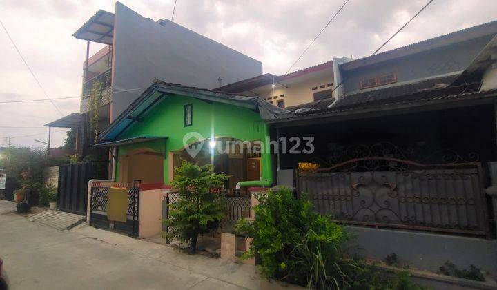 Disewakan Semi Furnish Rumah 1,5 Lantai,di Harapan Indah Bekasi 2