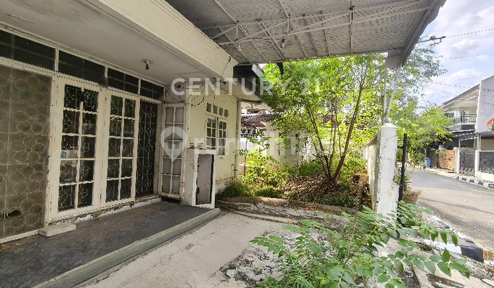 Hook House With Comfortable Location In Pulo Asem Complex East Jakarta S8979 Hook House With Comfortable Location In Pulo Asem Complex East Jakarta S8979