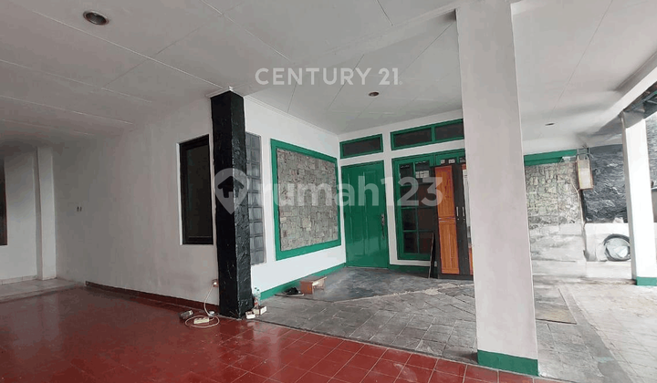 2-Storey House in a Strategic Location at Cempaka Putih R2093