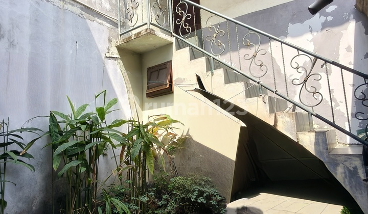 Rumah Dgn Lahan Yg Luas di Harapan Indah Bekasi S8798 2