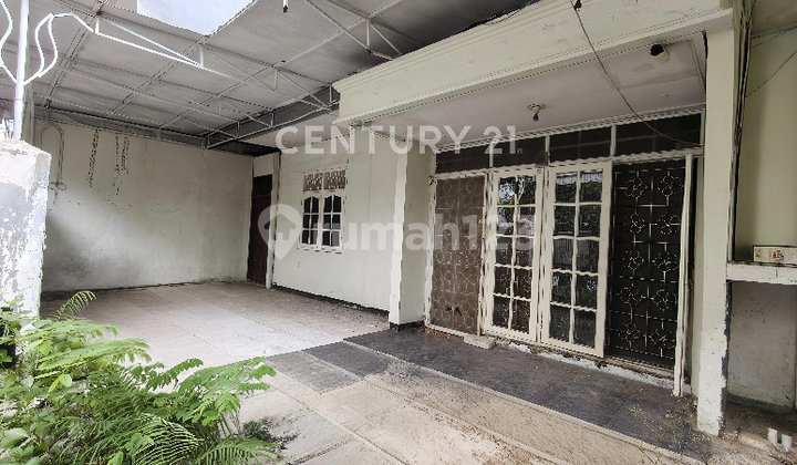 Hook House With Comfortable Location In Pulo Asem Complex East Jakarta S8979 Hook House With Comfortable Location In Pulo Asem Complex East Jakarta S8979