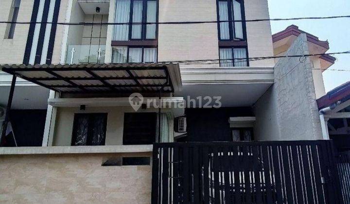 Dijual Rumah  Semi Furnish 2 Lantai di Pondok Tjandra Indah 1