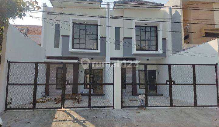 Rumah Baru Minimalis 2 Lantai Rungkut Asri Row 3 Mobil Longgar 1