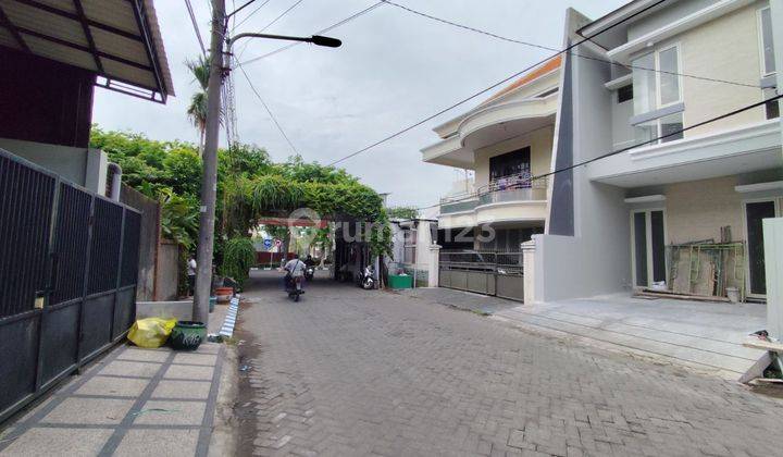 Baru Gress 2 Lantai Kutisari Row 4 Mobil Loss One Gate System  2