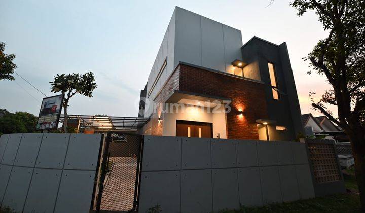 Rumah Modern Minimalis di Kencana Loka BSD SC 14045 1