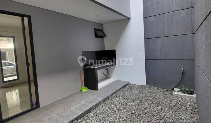 Rumah Cantik Modern 2 Lantai Siap Huni Di Graha Raya Sc14054 2