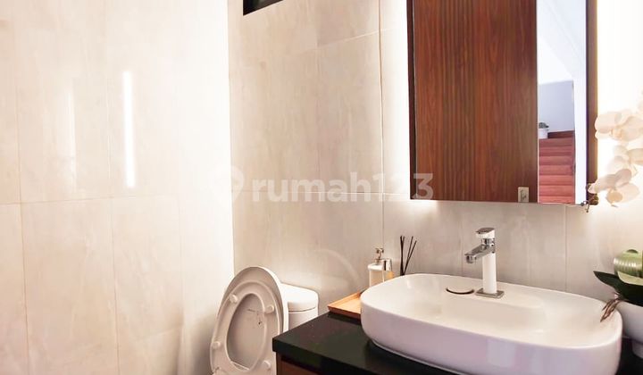 Rumah Modern dengan Kolam Renang di Riverpark Bintaro Harga Nego 17662 2