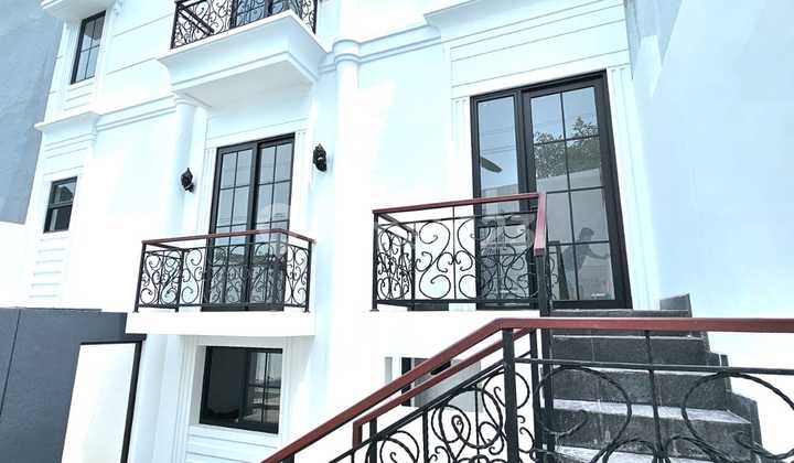 Rumah American Classic Siap Huni dengan Pool di Kebayoran Bintaro 10457 2