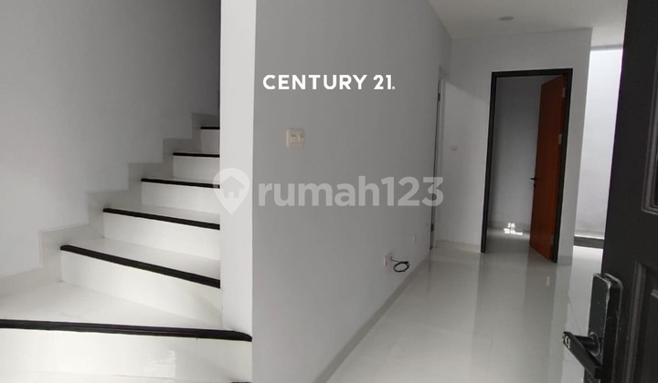 Rumah Brand New di Jakarta Selatan Rn 17729 2