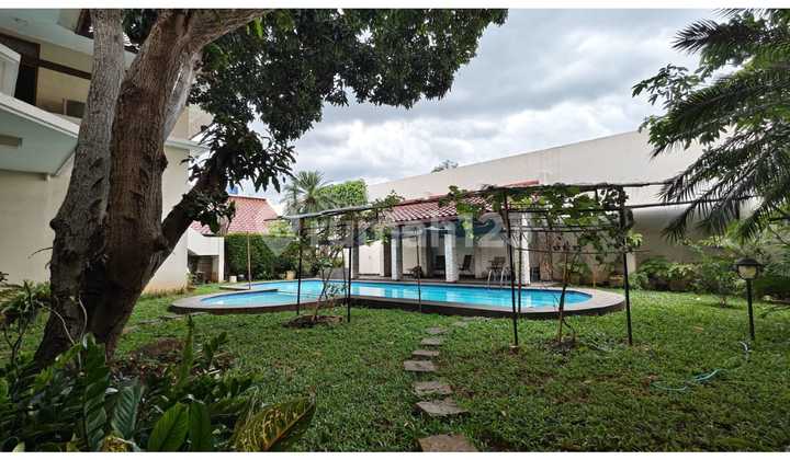 Rumah Luas dengan Swimming Pool di Bintaro Sektor 2 17819 Gb