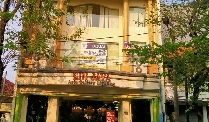 Good 3-Story Shophouse on Raya Manyar, Surabaya. 2
