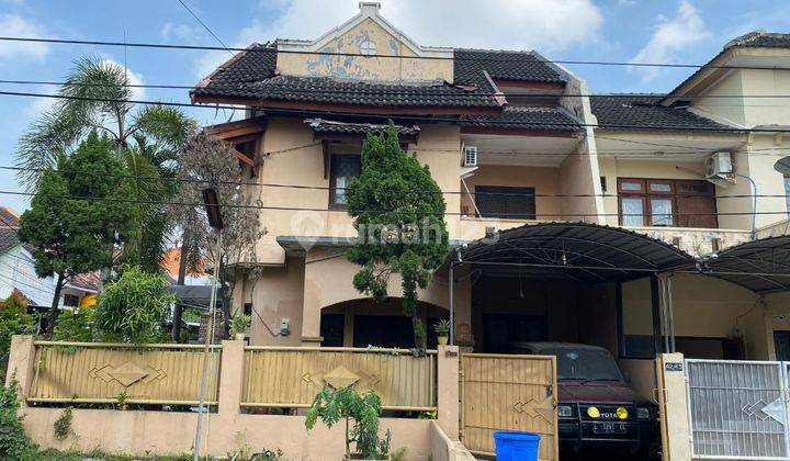 Rumah Hook Cantik 2 Lantai Di Kebraon Indah Permai - Investasi Terbaik Dengan Potensi Pengembangan!" 1