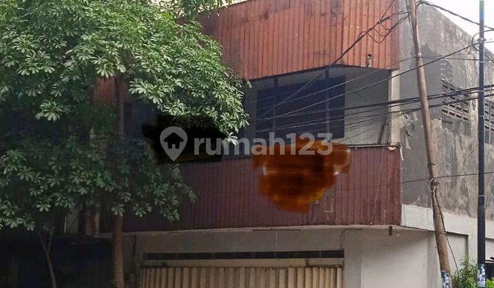 Strategic 2-Story Shophouse on Main Road, Ideal for Business & Trade in North Surabaya 1