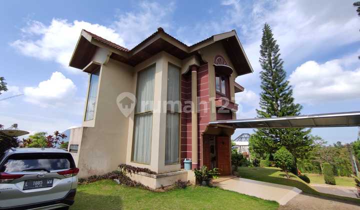 Luxury 2-Story Villa in the Puncak Trawas Area.