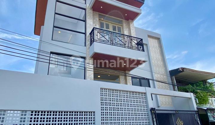 Dijual Rumah Ada Kolam Renang Dekat Bandara Internasional Juanda