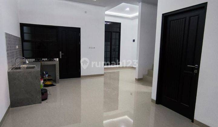 Di Jual Rumah Siap Huni 2 Lantai Di Jakarta Timur 1